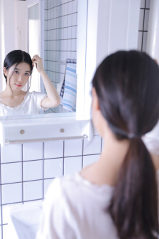 总裁开会桌桌子底下含